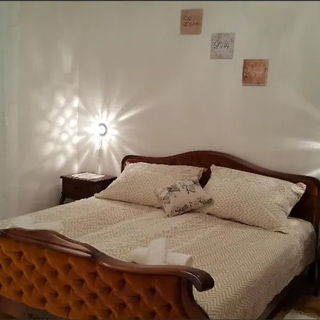City Centre Apartment *